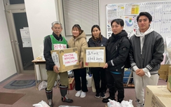 Người Việt bao bọc, che chở nhau giữa động đất kinh hoàng