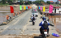 Thay đổi thời gian lưu thông qua cầu phao Phong Châu