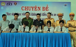 Học sinh Cần Thơ cam kết không điều khiển phương tiện giao thông khi chưa đủ điều kiện