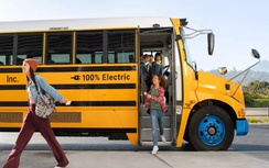 Kiến nghị dùng ngân sách đầu tư hệ thống xe buýt đưa đón học sinh