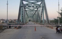 Cấm toàn bộ người và phương tiện đi qua cầu Yên Bái