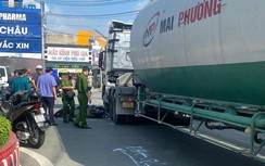 Long An: Va chạm với xe bồn, người phụ nữ đi xe máy tử vong