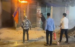 "Người hùng" nói về 49 giây phá cửa, dập lửa ở ngôi nhà cháy