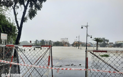 Mưa lũ ở Trung Bộ: Thủ tướng yêu cầu huy động lực lượng tiếp cận khu vực chia cắt