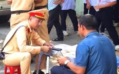 Phát hiện người đàn ông không bằng lái vẫn hành nghề tài xế đưa đón học sinh