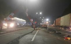 Xe đầu kéo tông sập barie chắn ngang hầm chui ngã tư Vũng Tàu