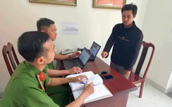 Đâm bạn nhậu tử vong, nghi can đến cơ quan công an đầu thú