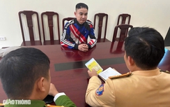 Vụ xe Mercedes dừng ngược chiều trên đường: Tước giấy phép, phạt tiền tài xế