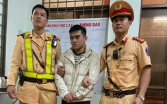 Truy bắt đối tượng chở ma túy tông ô tô vào tổ tuần tra CSGT Quảng Ngãi