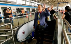 Văn nghệ sĩ cùng kiều bào trên chuyến tàu metro Bến Thành - Suối Tiên ngày cận Tết