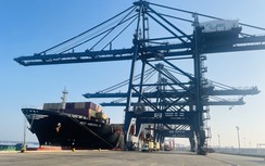 Cảng biển đón tàu xông đất ngày đầu năm mới, làm hàng xuyên Tết