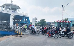 Ngày đầu năm mới của các thủy thủ đưa khách qua sông