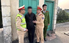 CSGT ngăn chặn thành công nam thanh niên nhảy cầu Tân Đệ tự tử ngày Tết