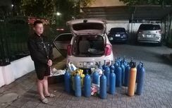 Cảnh sát 141 tóm gọn thanh niên vận chuyển hàng chục bình khí cười ngày Tết