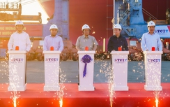 Thủ tướng phát lệnh làm hàng đầu xuân tại cảng quốc tế Tân Cảng - Cái Mép