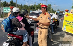 Nhiều người rời quê ngỡ ngàng khi CSGT gọi vào