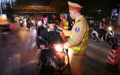 Nhiều tài xế bị phạt kịch khung nồng độ cồn trong đêm mùng 4 Tết