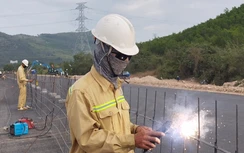 Công trường cao tốc Vân Phong - Nha Trang hối hả thi công đầu Xuân