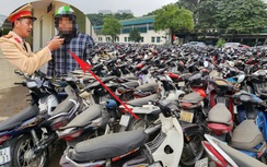 Mạnh tay xử phạt nồng độ cồn dịp Tết: Bãi giữ xe vi phạm chật kín, quá tải