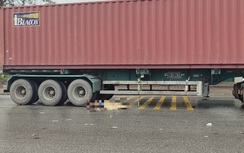 Tai nạn với ô tô đầu kéo, nam tài xế xe máy tử vong tại chỗ, người đi cùng bị thương nặng