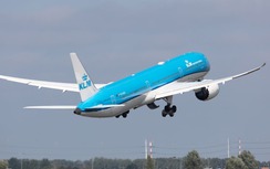 Máy bay chở 200 khách phải quay đầu vì hỏng... nhà vệ sinh