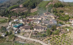 Độc đáo ngôi làng cổ có 17 căn nhà xây bằng đất đỏ ở Bắc Giang