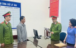 Khởi tố người đàn ông không chấp hành đo nồng độ cồn, lăng mạ CSGT