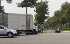 Bản tin TNGT 20/2: Va chạm với xe tải, 2 người thương vong