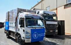 Người dân Gaza túng quẫn vì đói khát, giành giật hàng hóa cứu trợ