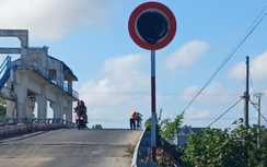 Cà Mau: Biển hạn chế tải trọng xe trên tuyến đê biển Tây bị xịt sơn đen