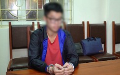 Tạm giữ nam thanh niên nằm trên yên xe máy "diễn xiếc" trên đại lộ Thăng Long