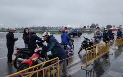 Dòng người đổ về lễ khai ấn đền Trần, xe ôm thu 40 nghìn quãng đường 500m