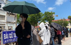 Sinh viên Đà Nẵng đội nắng chờ hàng giờ mua vé xem phim Đào, Phở và Piano