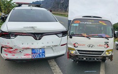 Khoảnh khắc xe khách đánh võng, đâm hỏng xe CSGT khi bị truy bắt