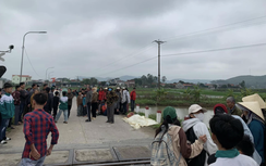 Băng qua đường ngang, cụ ông bị tàu hỏa tông tử vong
