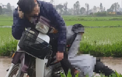 Hai thanh niên tử vong cạnh xe máy trên đường ra nghĩa trang