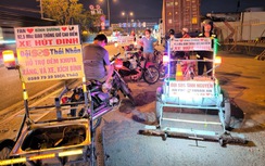 Đội SOS thu gom nhiều cân đinh trên cầu vượt Sóng Thần