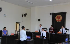 Tài xế ô tô hất an ninh sân bay lên nắp capo lãnh án tù