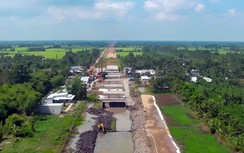 Sớm đưa cát về công trường, tăng thêm thiết bị thi công cao tốc Cần Thơ - Cà Mau
