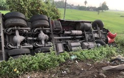 Xe đầu kéo gây tai nạn liên hoàn trên quốc lộ 1, 2 người bị thương