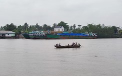 Chìm ghe chở cát trên sông Mang Thít, 1 người đàn ông mất tích