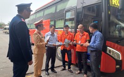 Tuyên truyền đảm bảo ATGT ở các bến xe dịp cao điểm tết Nguyên đán