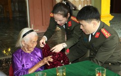 Công an Nghệ An thăm và tặng quà các hoàn cảnh khó khăn dịp Tết đến xuân về