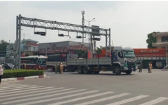 Trên đường về quê ăn Tết, xe máy va chạm ô tô tải, em tử vong, chị bị thương