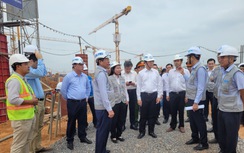 Lãnh đạo Đồng Nai thăm, tặng quà Tết cho lao động ở sân bay Long Thành