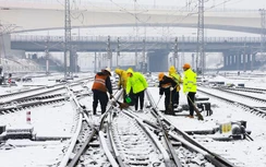 Mưa tuyết cản trở đường về quê ăn Tết của hàng triệu hành khách Trung Quốc