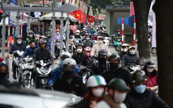 Người dân ùn ùn rời Thủ đô, cửa ngõ Hà Nội đông nghẹt