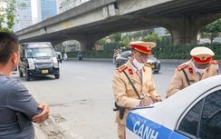 Loạt tài xế ngậm ngùi nộp phạt lỗi bắt khách tùy tiện ngày cận Tết