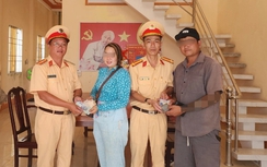 Tuần tra dịp Tết, thiếu tá CSGT ở Bạc Liêu trả lại 13 triệu cho người đánh rơi