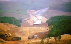 Tất bật thi công cao tốc Vạn Ninh - Cam Lộ những ngày giáp Tết